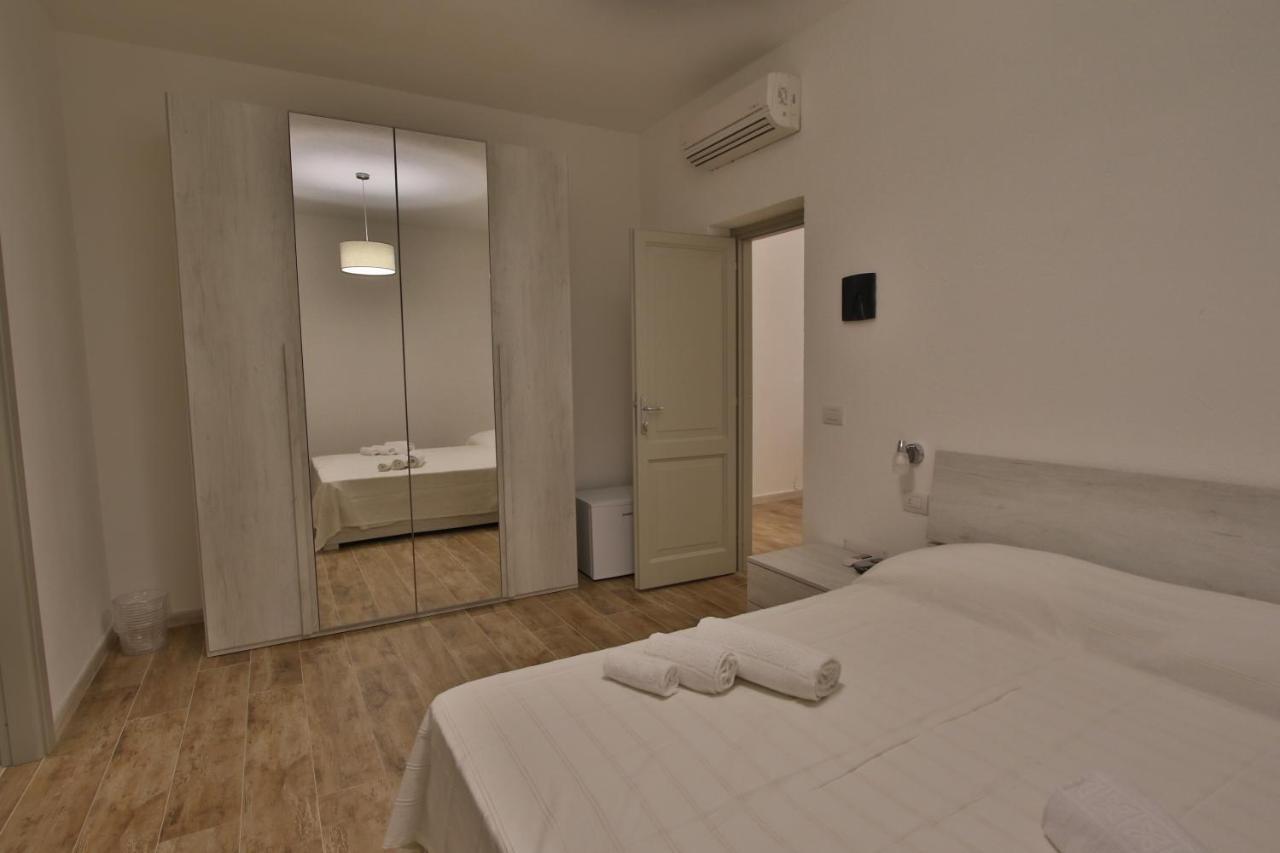 Les Chambres Au Centre San Teodoro  Εξωτερικό φωτογραφία